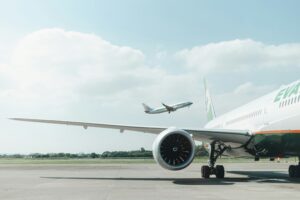 edward lawrence tot6nhunero unsplash